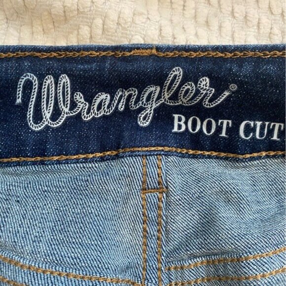 Wrangler Women's Boot Cut Jeans Size 15x30 Mid-Rise Denim Blue Classic Style - Picture 4 of 8